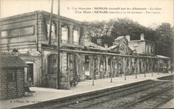 CPA La Guerre Senlis incendie par les Allemands La Gare The War Senlis incediary by Germens The Station Militaria