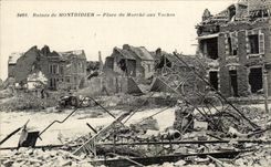 CPA Ruines of Montdidier Places Market at the Militaria Cows