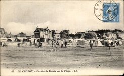 CPA Le Crotoy Un Jeu de Tennis sur la Plage