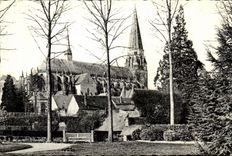 CPA Vendome Le Square des Grands Pres et I Eglise de la Trinite