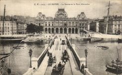 CPA Le Havre La Bourse et le Pont Alexandre Bateau