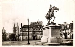 CPA Caen Statue of Duguesclin and Abbey with the men