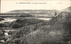 CPA Arromanches Les Rochers a maree basse