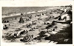 CPA Lion sur Mer Panorama of the Beach