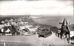 CPA Arromanches (Calvados) Vue generale et le Musee