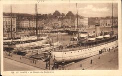 CPA Le Havre Le Bassin du Commerce Bateau