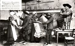 CPSM Types D Auvergne La Bourree Danse Folklore Costume