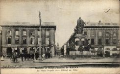 CPA Sets fire to and Bombardment of Reims the Royale place towards town hall Militaria