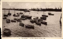CPA Le Havre Le Port Barques de peche Bateaux