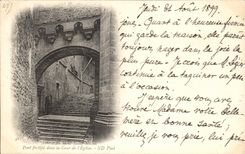 CPA Abbaye du Mont Saint Michel Pont Fortifie dans la Cour de I Eglise Carte 1899