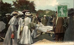 CPA Lourdes Transport des malades pour la procession du Saint Sacrement sur l esplanade