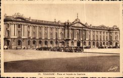 Lugares de CPA Toulouse y ataque frontal del automovil de Capitole