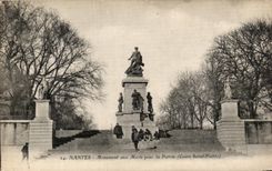 CPA Nantes War memorial for Palrie Course Saint Pierre