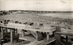 CPSM Royan Portique du Front de Mer et la Plage