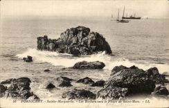 CPA Pornichet Sainte Marguerite Rocks towards the Lighthouse of Saint Marc Lighthouse Boats