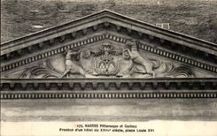 CPA Picturesque Nantes and Curious Pediment a hotel of the XVIIIe century places Louis XVI