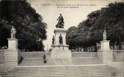 CPA Nantes Monument raised with the Memory of the Children