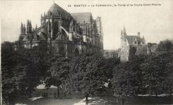 CPA Nantes the cathedral the door and the course Saint Pierre