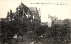 CPA Nantes the Cathedral the Gate and the Course Saint Plerre