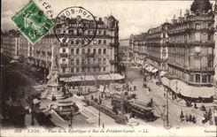 CPA Lyon Places of Repuhlique and Rue of president Carnot Tramway
