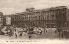 CPA Lyon Places Composts and the Palate of Arts