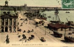 CPA Bordeaux Les Quais vue de la Douane Bateaux