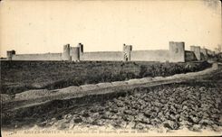 CPA Aigues Mortes Vue Generale des Remparts Prise au Levant