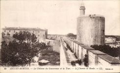 CPA Aigues Le Chateau du Gouverneur et la Tour Le Chemin de Ronde