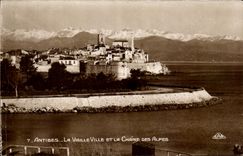 CPA Antibes La Vieille Ville Et La Chaine Des Alpes