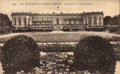 CPA Deauville Flowered Beach the Casino seen of the Gardens