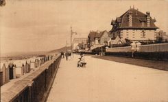 CPA Cabourg (Calvados) La Digue et les Villas