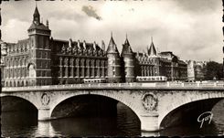 CPA Paris Law courts and the Caretaker's lodge