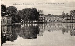 CPA Palais de Fontainebleau Le Chateau et le Pavillon de I Etang des Carpes