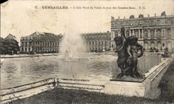 CPA Versailles L Aile Nord du Palais le jour des Grandes Eaux
