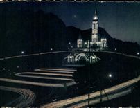 CPA Lourdes La Procession aux flambeaux The candietight procession