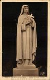 CPA Sainte Therese De Nantes Statue de Saint Therese dans la cour d mtree de I Eglise