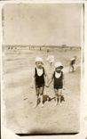 CARTE PHOTO Enfants a la plage