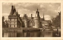 CPA Chateau De Maintenon Le Chateau facade principale sur l elang The Palace Fecade overlooking the pond
