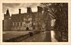 CPA Castle De Maintenon the Castle built in Renaissance off celebrates by the memories of Madam de Maintenon The Renaissance style Palace famous from the mamory Madam de Maime de Maintenon