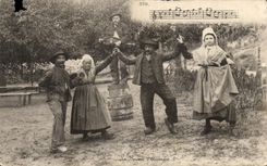 CPA La Bourree Folklore Costume Danse 