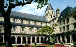 CPSM Caen L Abbaye aux Hommes Le Cloitre