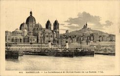 CPA Marseille La Cathedrale Et Notre Dame De La Garde Bateaux 