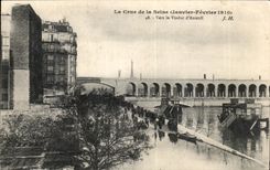 CPA La Crue de la Seine Vers le Viaduc d Auteuil Tour Eiffel