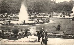 CPA Versailles Le Parterre Un Dimanche Militaria 