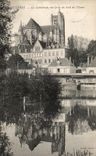CPA Auxerre La Cathedrale vue prise du bord de I Yonne
