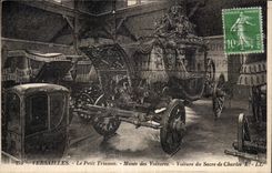 CPA Versailles Le Petit Trianon Musee des Voitures Voiture du Sacre de Charles X
