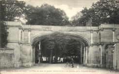 CPA Dreux Le Pont en anse de Panler reliant le Pare aux Jardins de la Chapelle St Louis