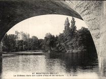 CPA Montreuil Bellay the Castle within its framework water and of Greenery
