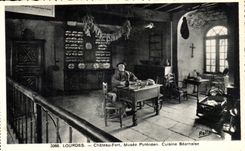 CPA Lourdes Le Chateau Fort Musee Pyreneen Cuisine Bearnaise