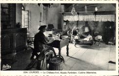 CPA Lourdes Le Chateau Fort Musee Pyreneen Cuisine Bearnaise
